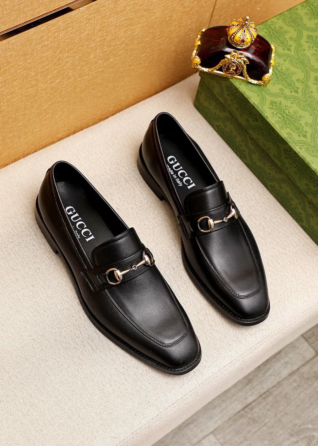 Men's shoes 💰400 💐 Product trademark: GUCCI "Gucci" casual leather shoes Regular size: 39-44 (38.45.46🉑️Customized) Product materials: Selected imported first-layer calfskin upper + luxury hardware buckle, imported 🐑 sheepskin lining. Strong three-dimensional visual effect, combined outsole Color: 1⃣️color optional